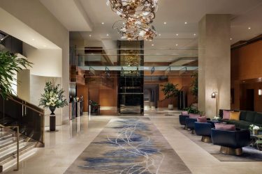 Rz yyzrz lobby 30122 Wide Hor