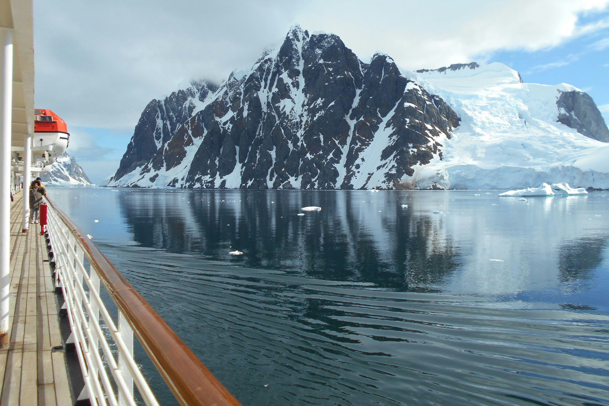 A cruise ship gliding through icy waters near glaciers, illustrating adventure and expedition routes that are part of 2025 Cruise Trends.
