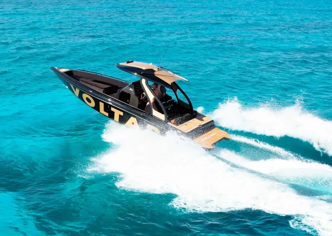 Revolutionize Your Boating Experience with the Voltari 260 Electric Boat 5