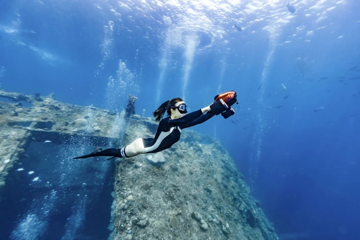 EXPERIENCE ULTIMATE UNDERWATER ADVENTURE WITH WINDEK SUBLUE NAVBOW SMART UNDERWATER SCOOTER 2