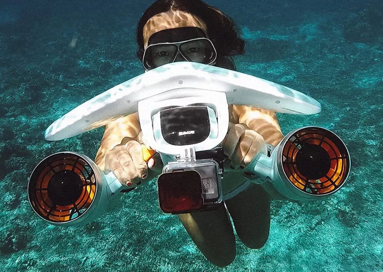 Unleash Your Inner Adventurer with the Worlds FIRST DUAL MOTOR Underwater Scooter 2