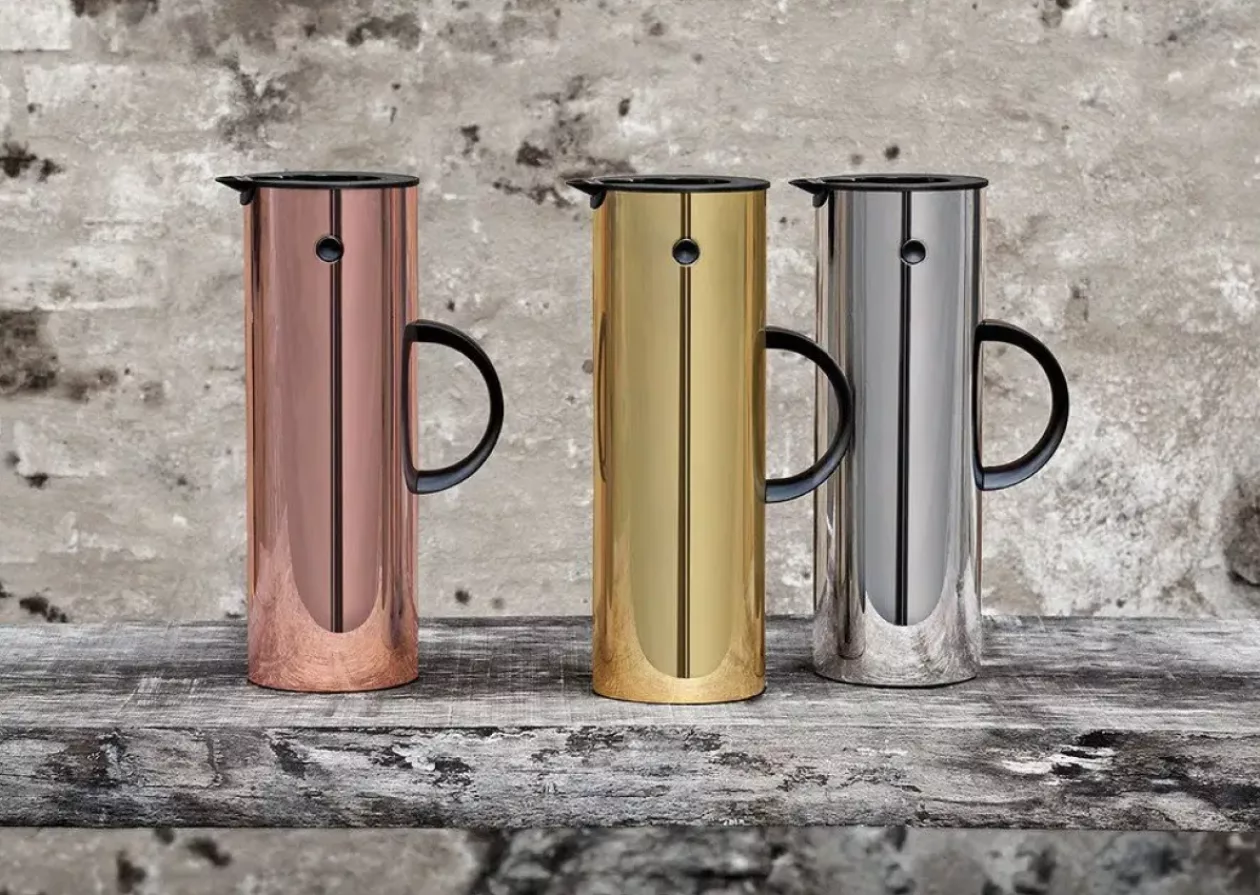 EM77 Vacuum Jug Brass by Stelton