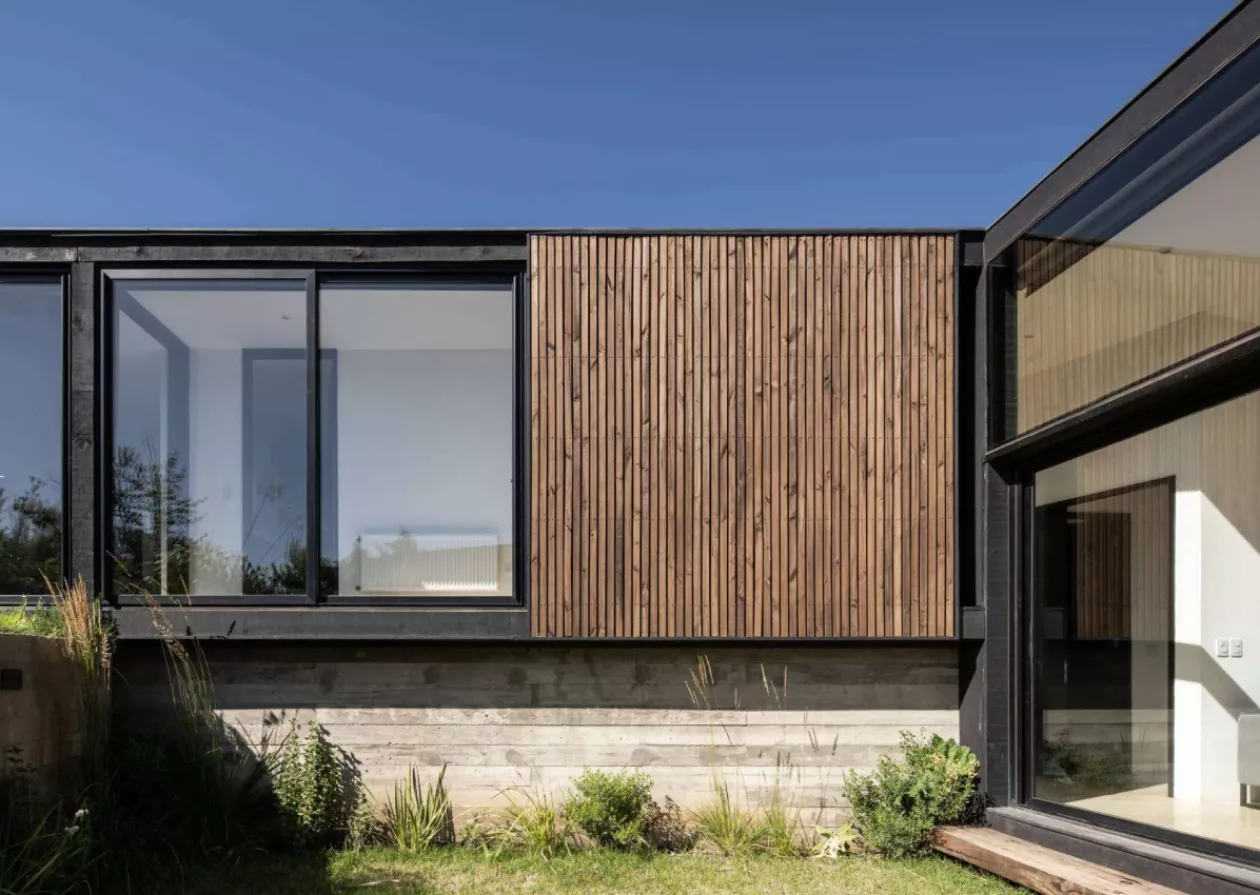 Casa Ferran ERRE Arquitectos Creates a Stunning Coastal Retreat in Chile 1