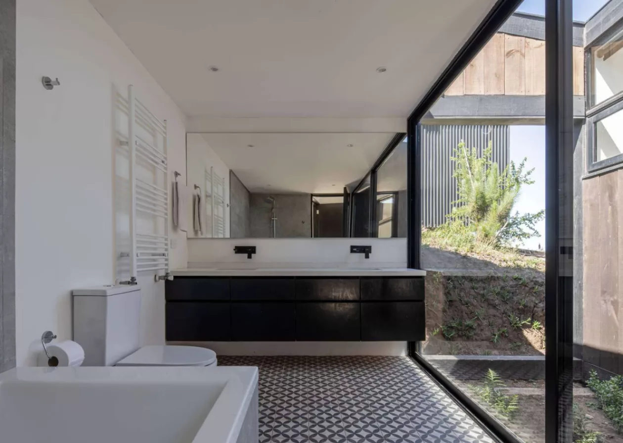 Casa Ferran ERRE Arquitectos Creates a Stunning Coastal Retreat in Chile 4