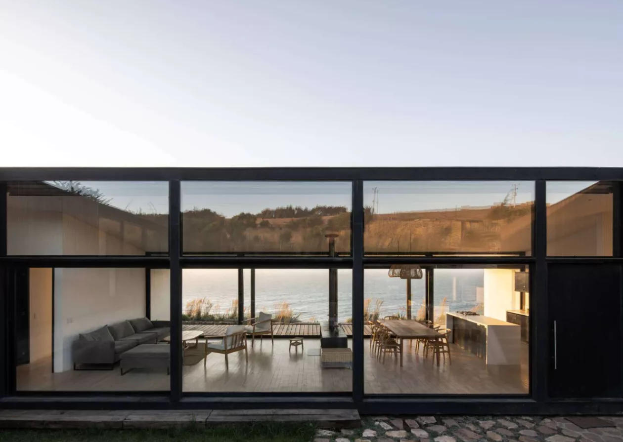 Casa Ferran ERRE Arquitectos Creates a Stunning Coastal Retreat in Chile 7