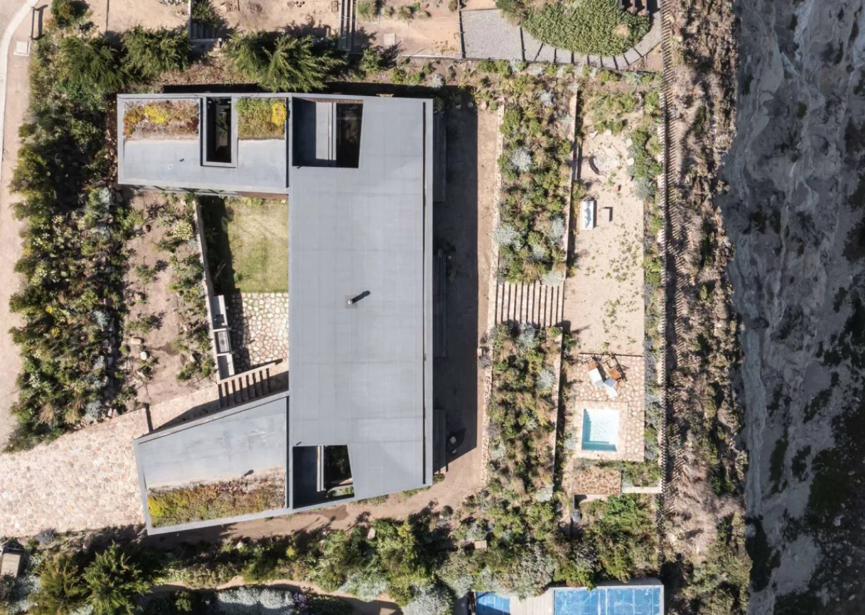 Casa Ferran ERRE Arquitectos Creates a Stunning Coastal Retreat in Chile 9
