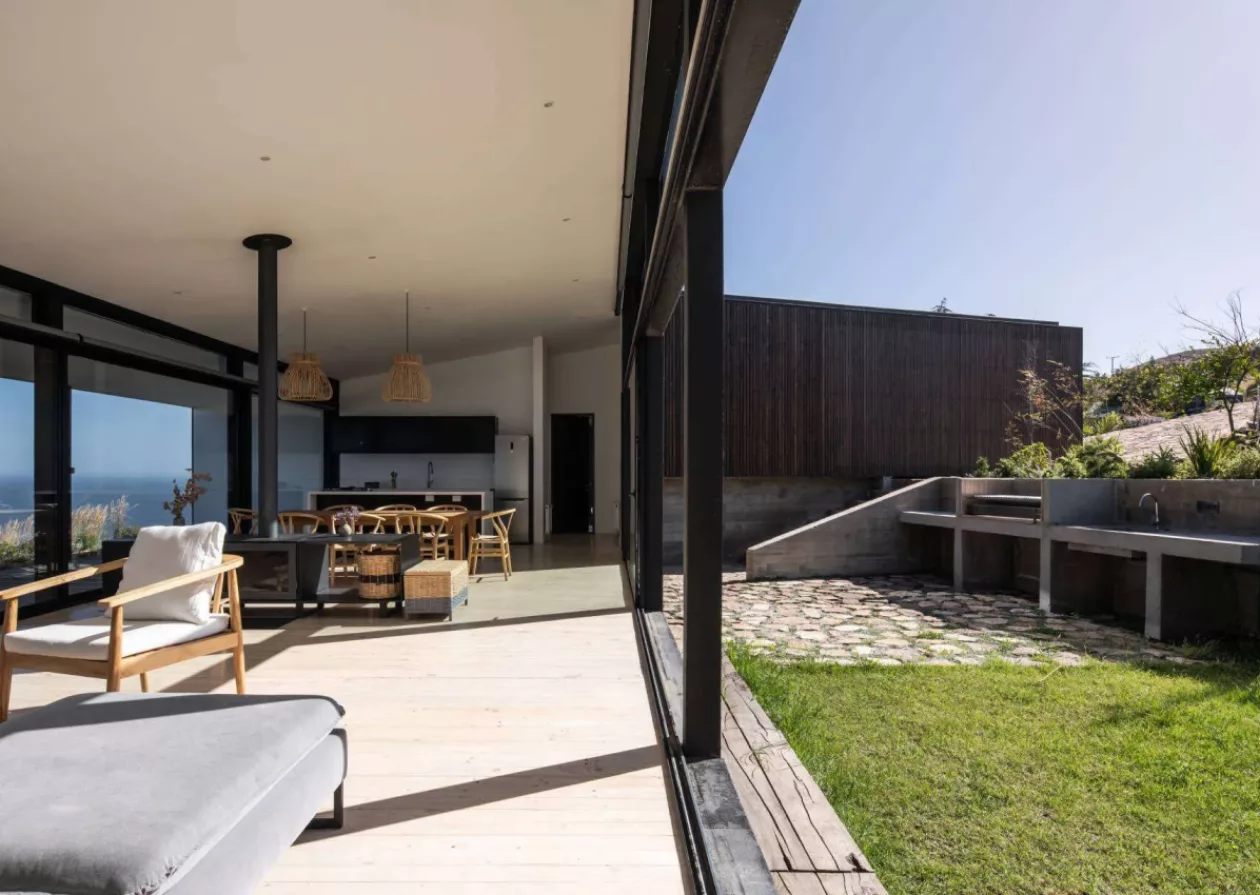 Casa Ferran ERRE Arquitectos Creates a Stunning Coastal Retreat in Chile 11