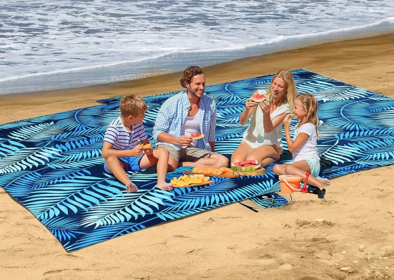 URBANECO OUTDOORS Lightweight Beach Blanket 4
