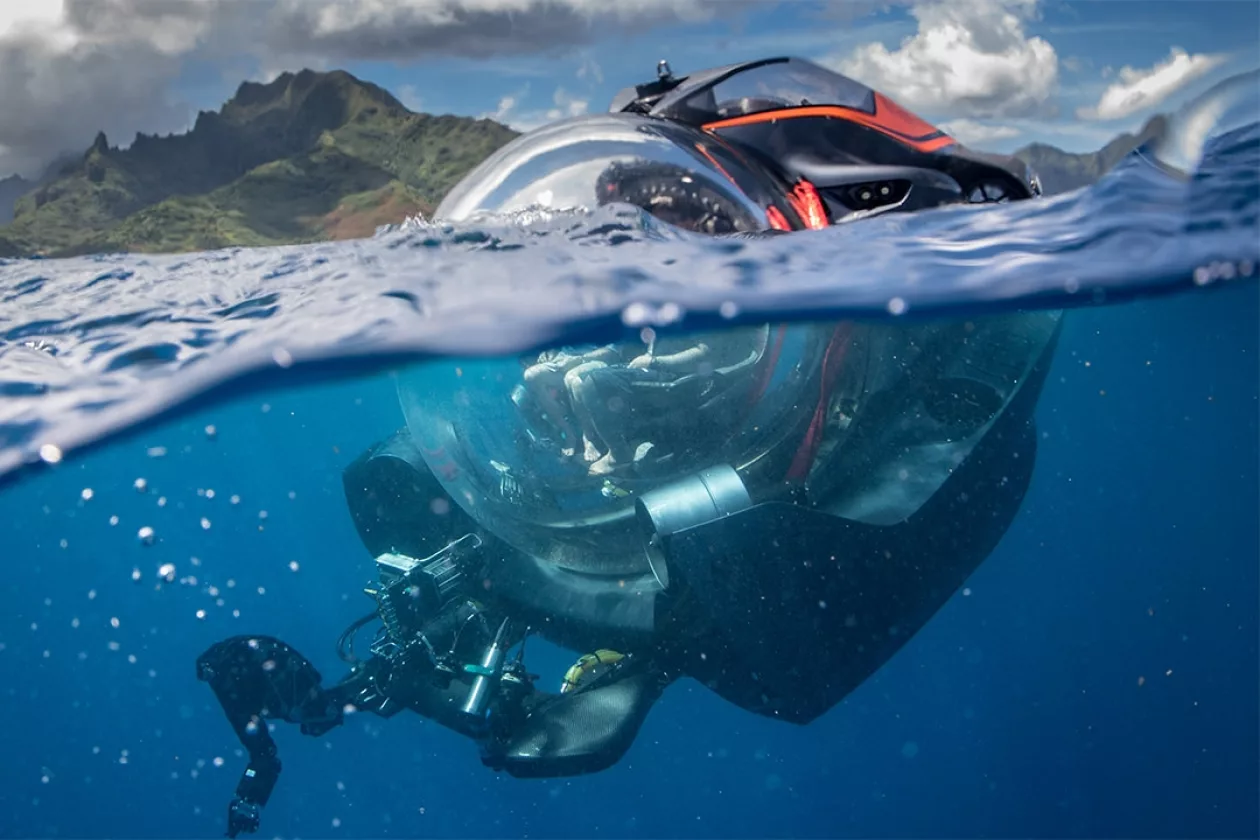 SE Amagine AURORA 100 Series Cutting Edge Submersibles for 3 to 7 Adventurers 4