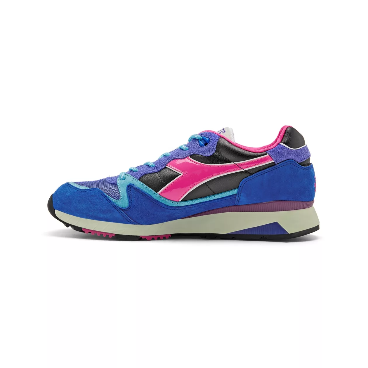 The COSTS x Diadora V7000 Coral Pink Celebrates the Wonders of the Ocean 4