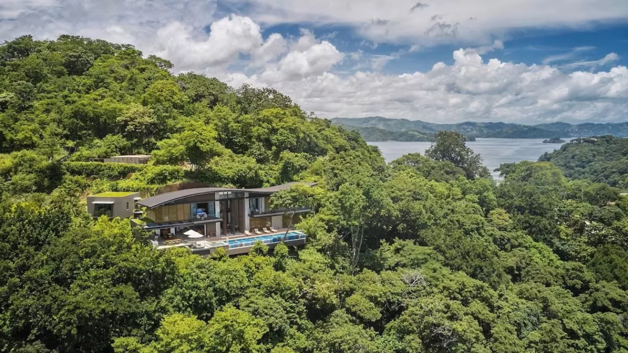 Escape to Exquisite Beachfront Bliss at Four Seasons Resort Peninsula Papagayo 9