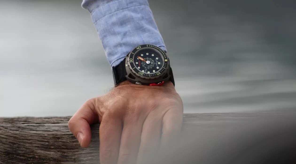 THE DIVETRACK DIVING CHRONOGRAPH WATCH 6