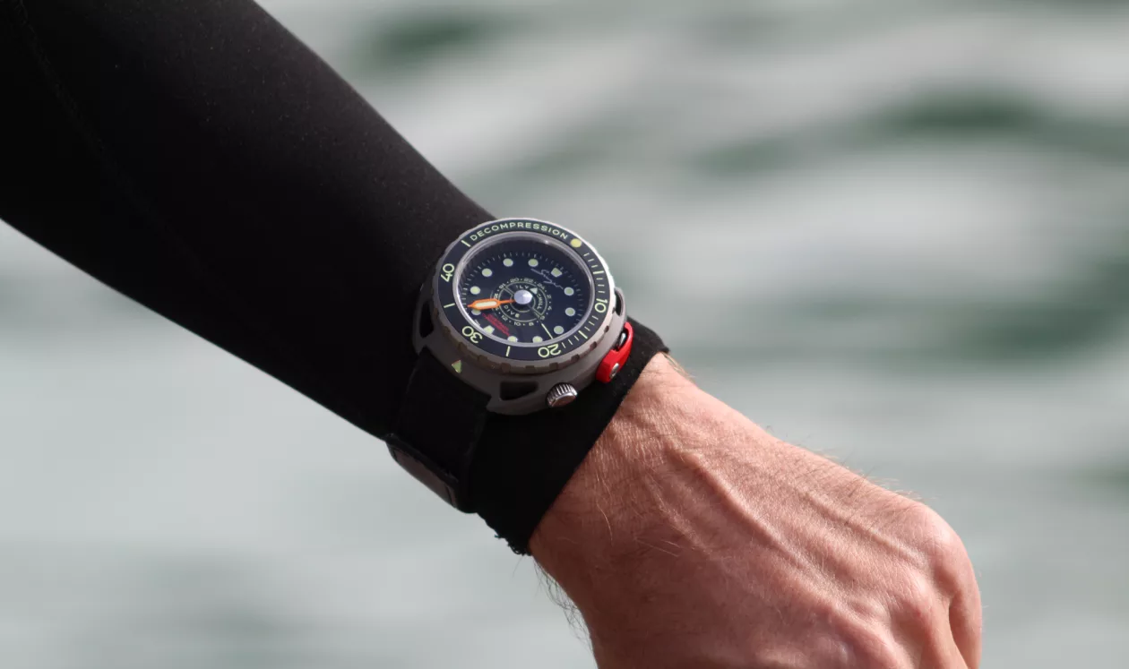 THE DIVETRACK DIVING CHRONOGRAPH WATCH 7