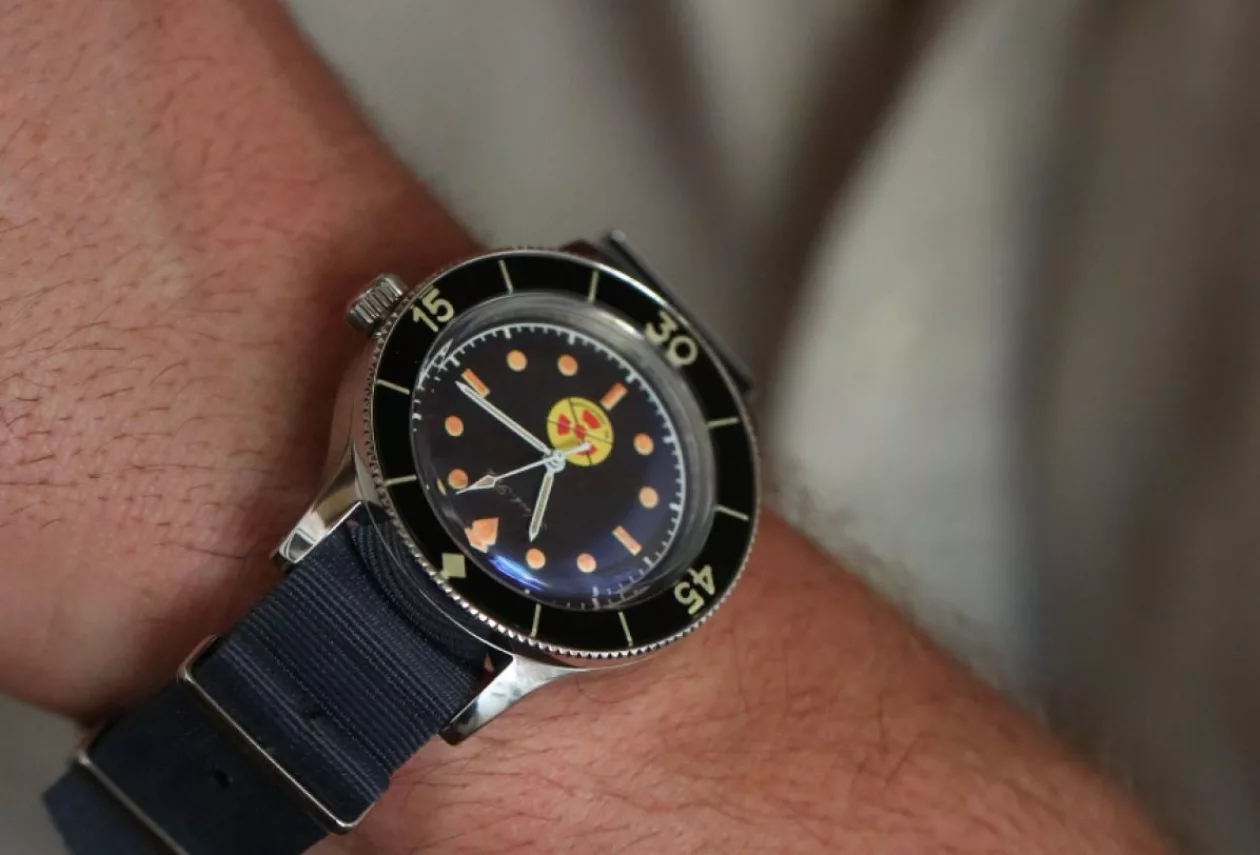 Vintage Charm Modern Precision TRUE NORTH BLACK FISH NORAD AUTOMATIC WATCH 4