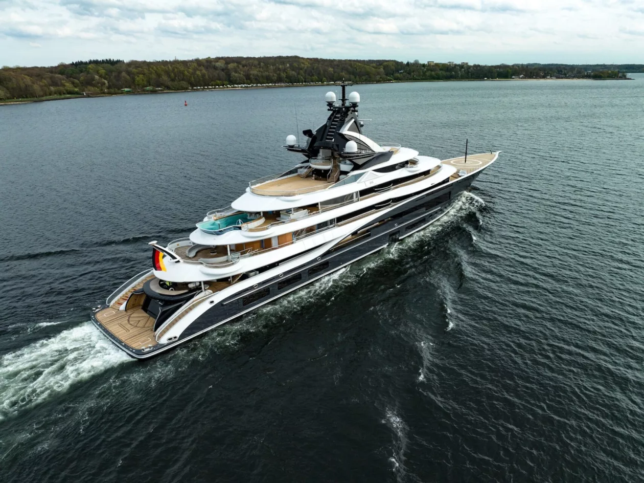 Sail in Supreme Luxury aboard the KISMET Gigayacht 6