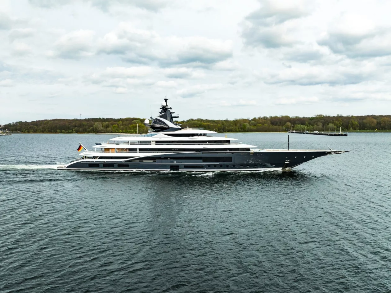 Sail in Supreme Luxury aboard the KISMET Gigayacht 7