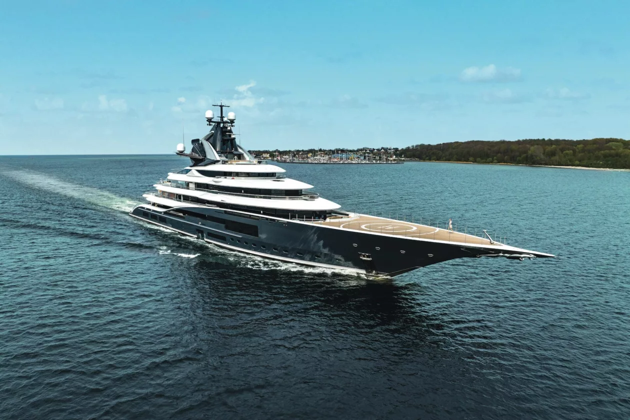 Sail in Supreme Luxury aboard the KISMET Gigayacht 9