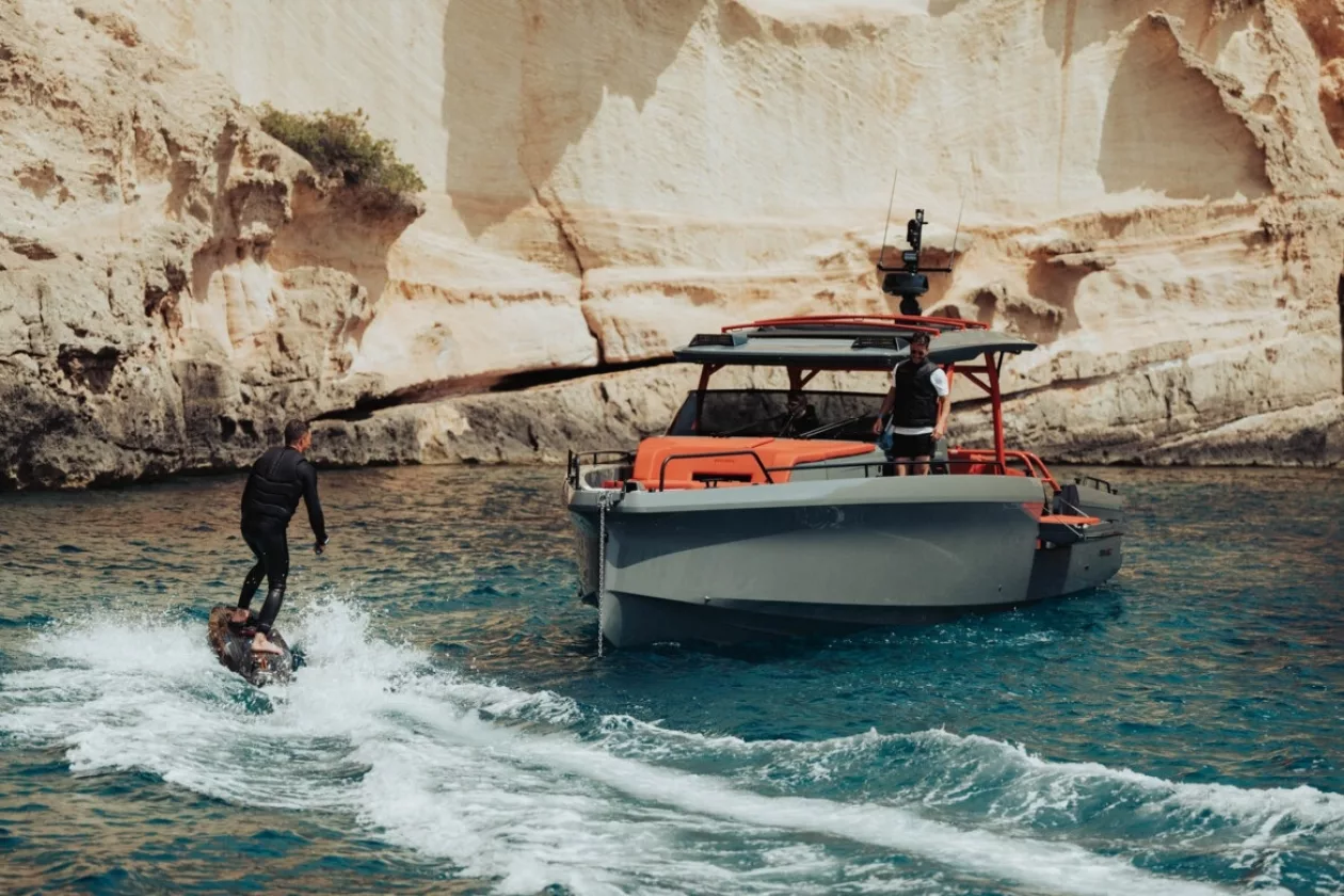Experience Elite Speed on Water with the Limited Edition BRABUS x Awake Shadow Jetboard 7