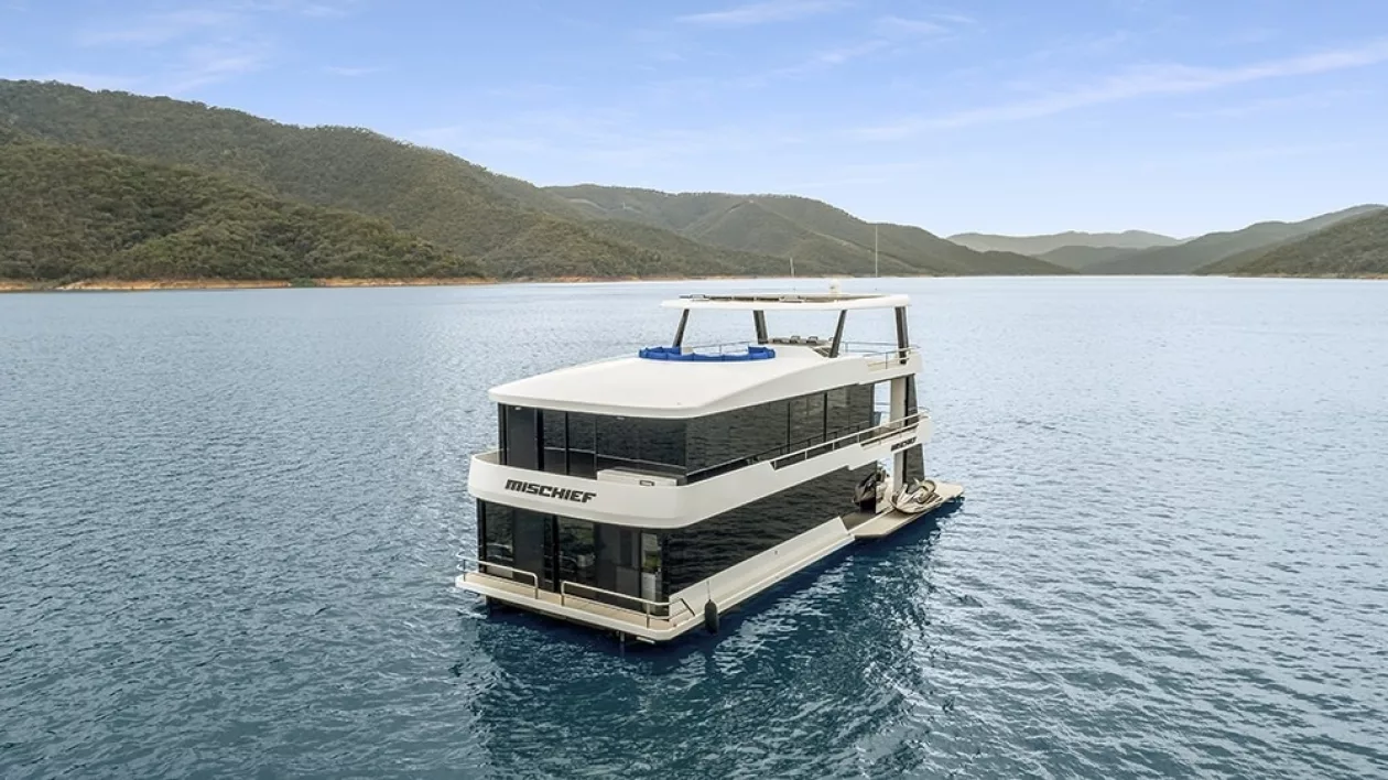 Mischief Yacht w1000