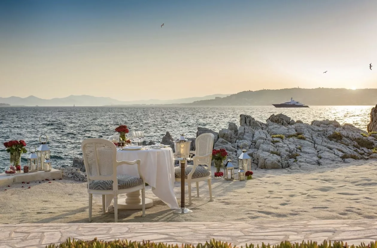 Hotel du cap eden roc cabane2jpg