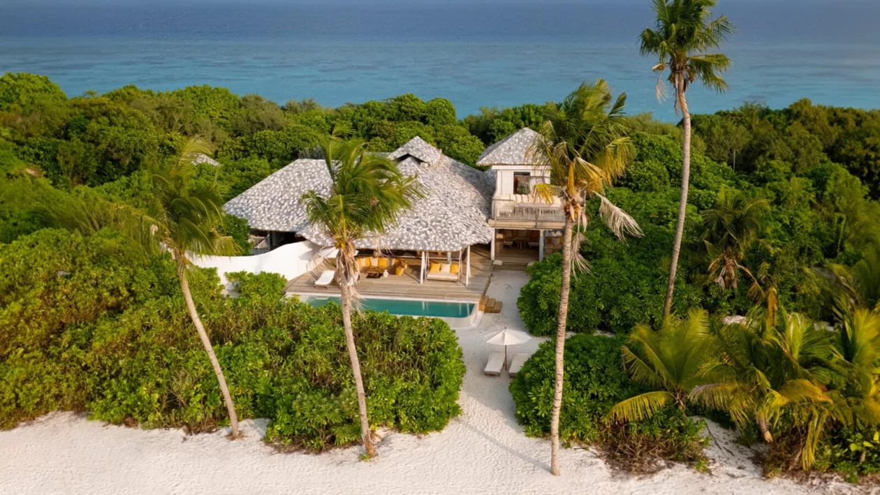 Horizontal Beach Hideaway 1600x900