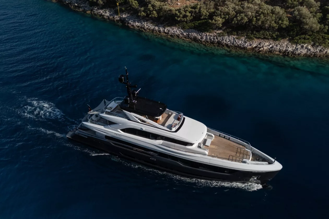 Superyacht TWINS 2