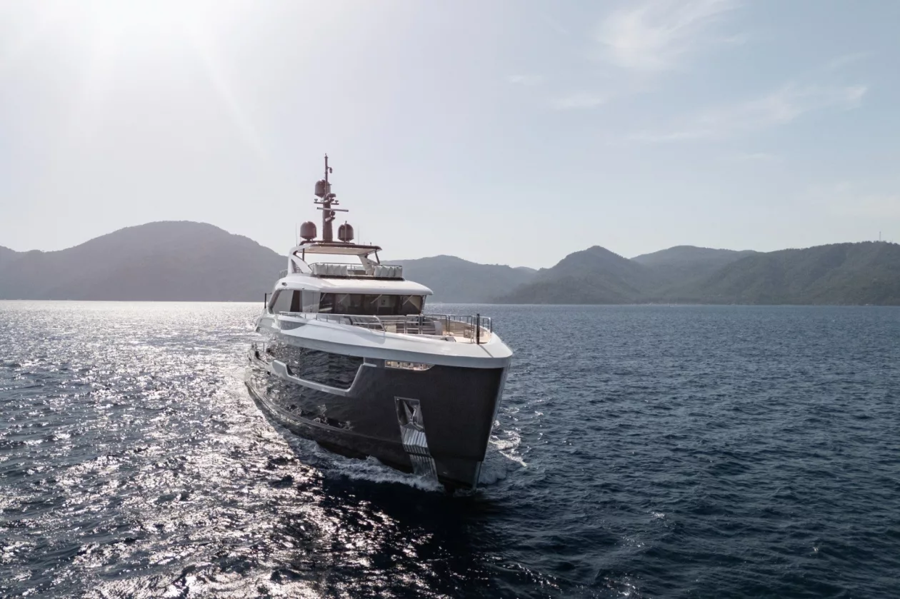Superyacht TWINS 4