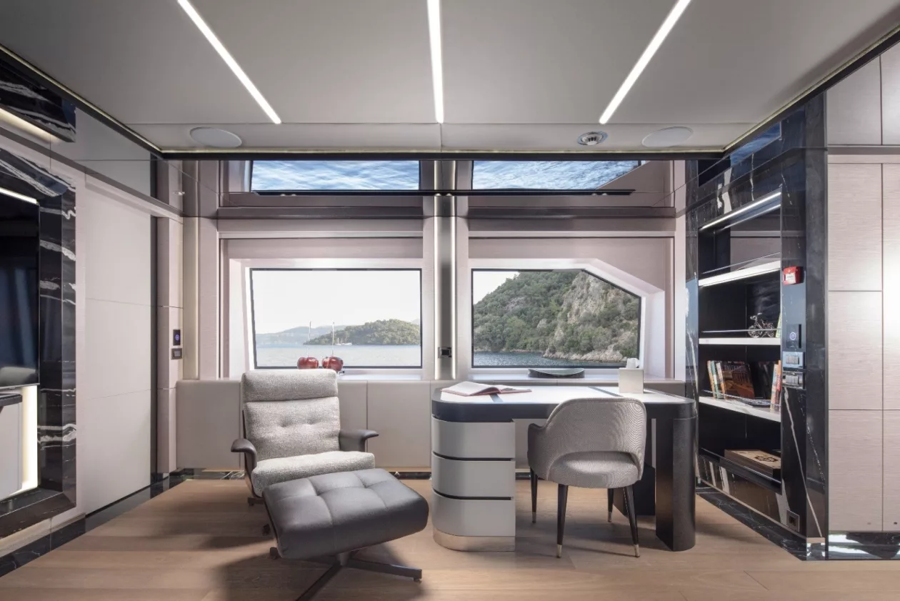Superyacht TWINS 6