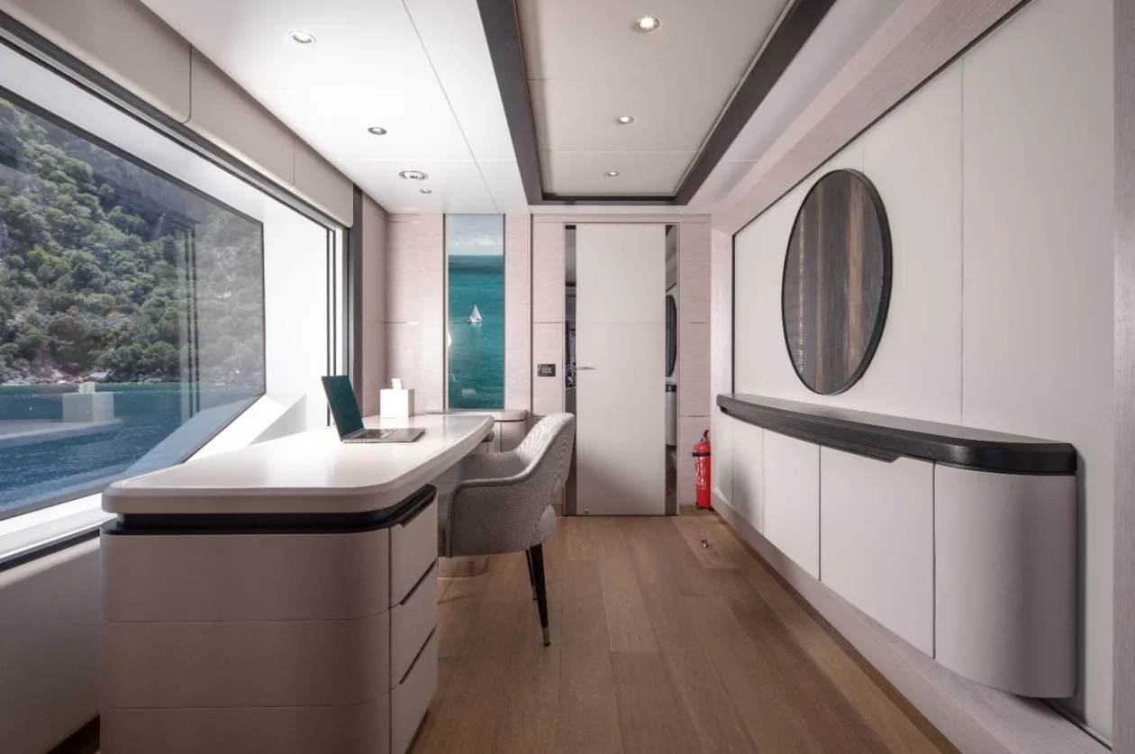 Superyacht TWINS 8