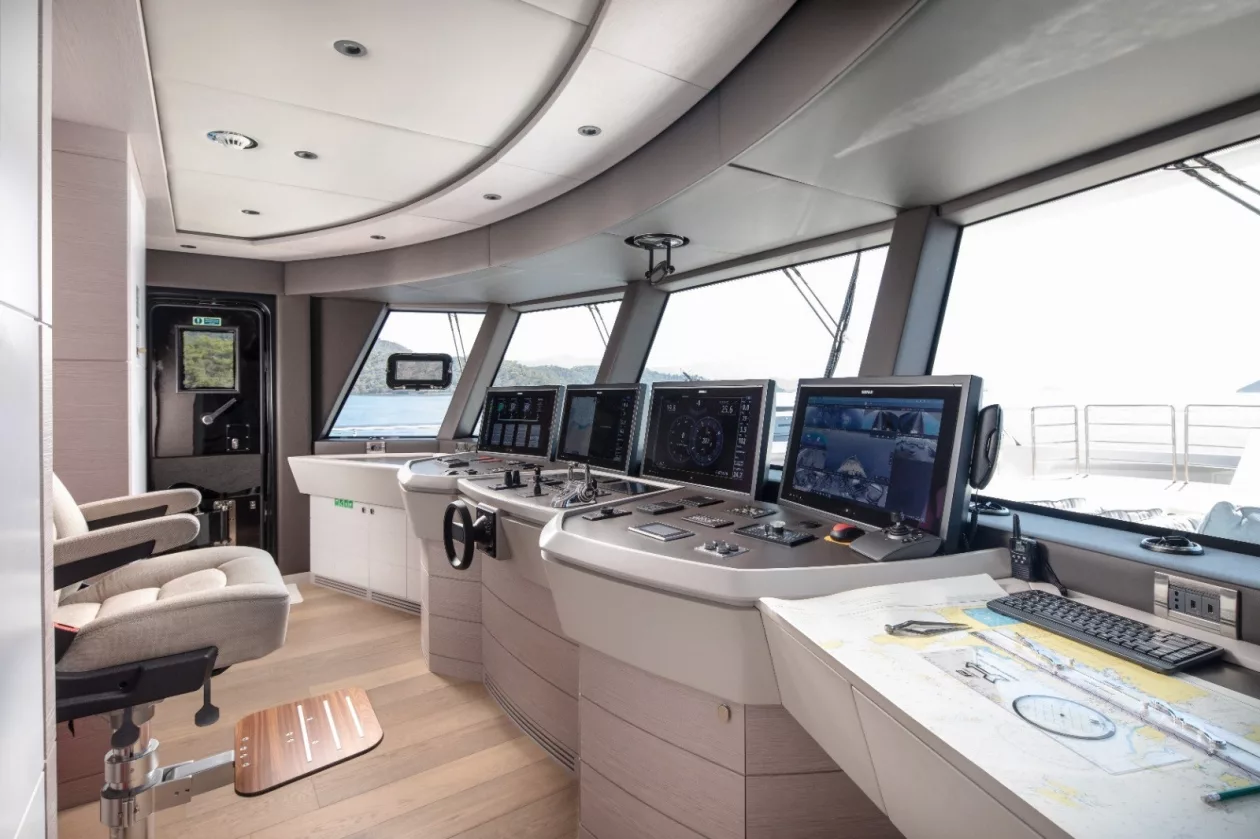 Superyacht TWINS 8