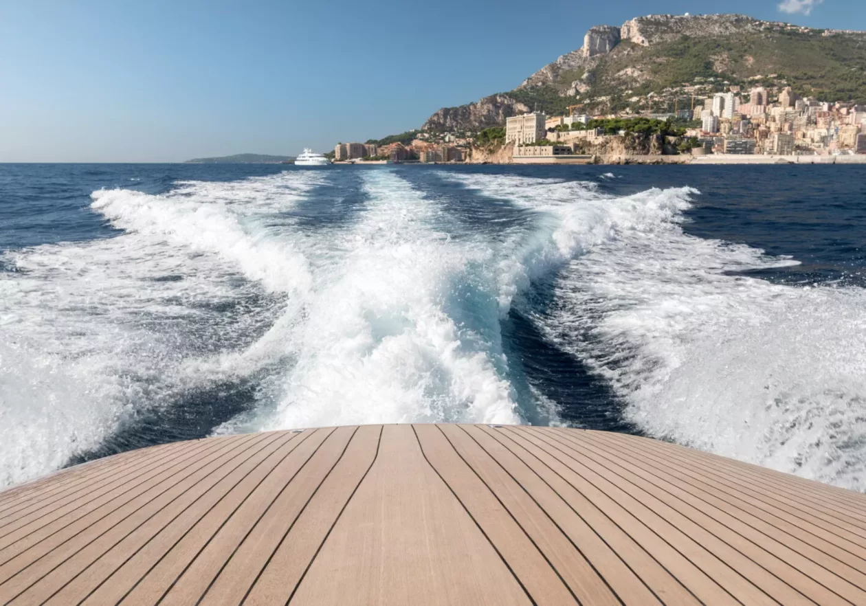 Aston Martins AM37 Powerboat 01