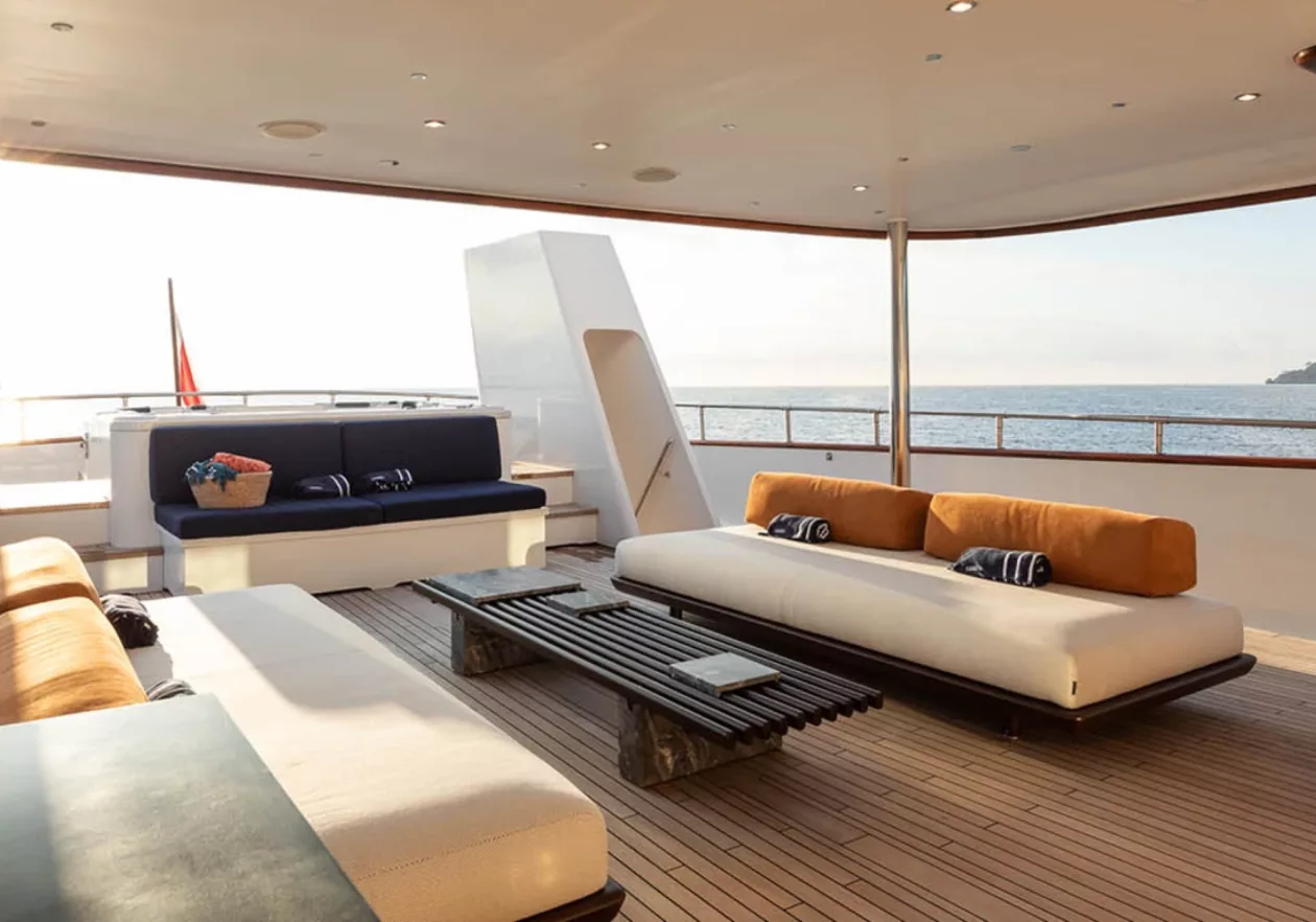 CURIOSITY Charter with Nicolini Yachts 07