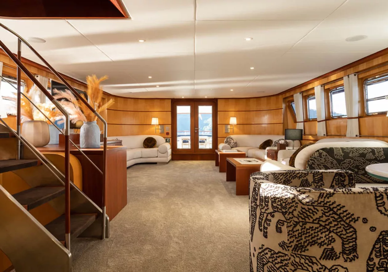 CURIOSITY Charter with Nicolini Yachts 08