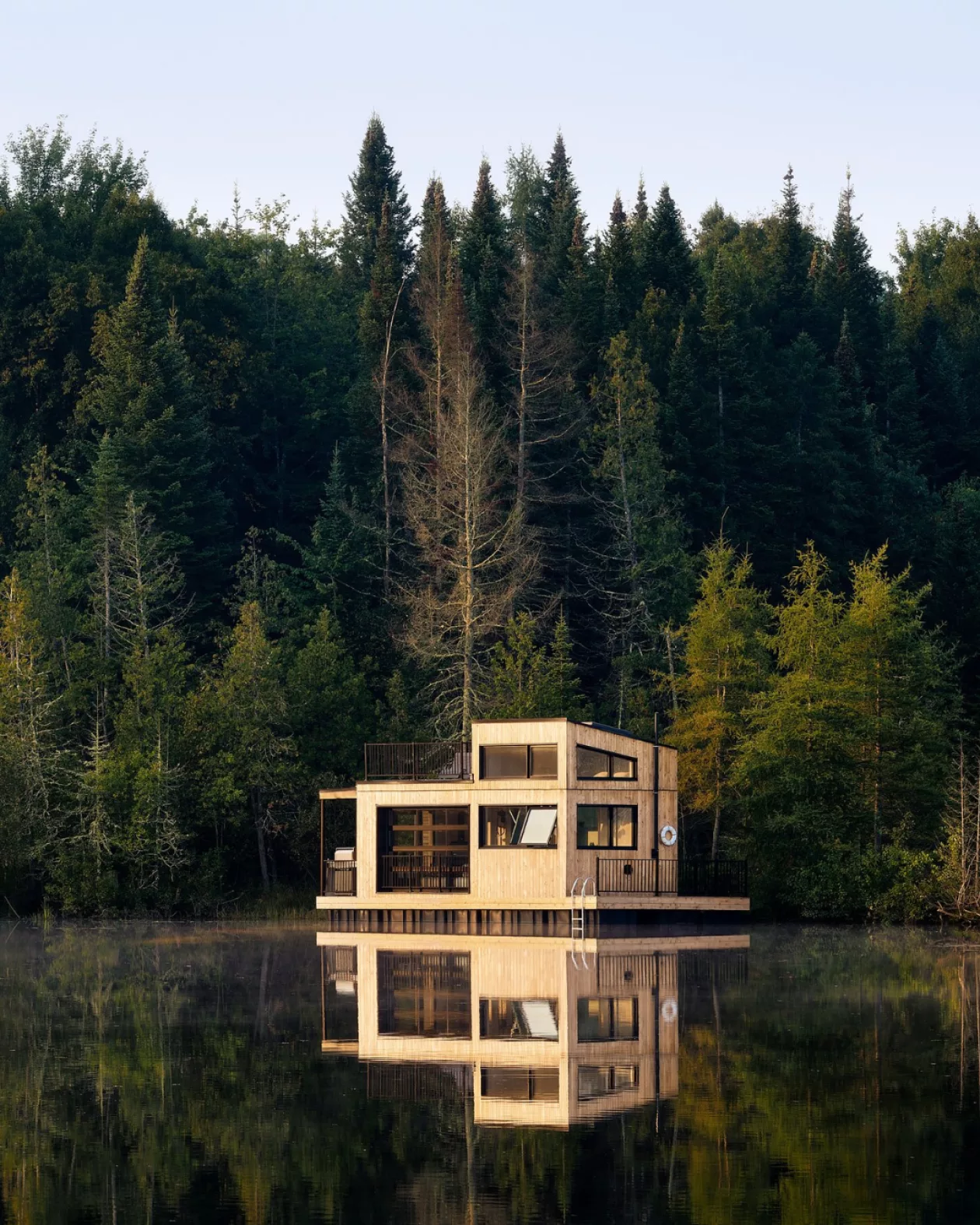Bora Boréal Floating Serenity Amid Quebecs Wilderness 01