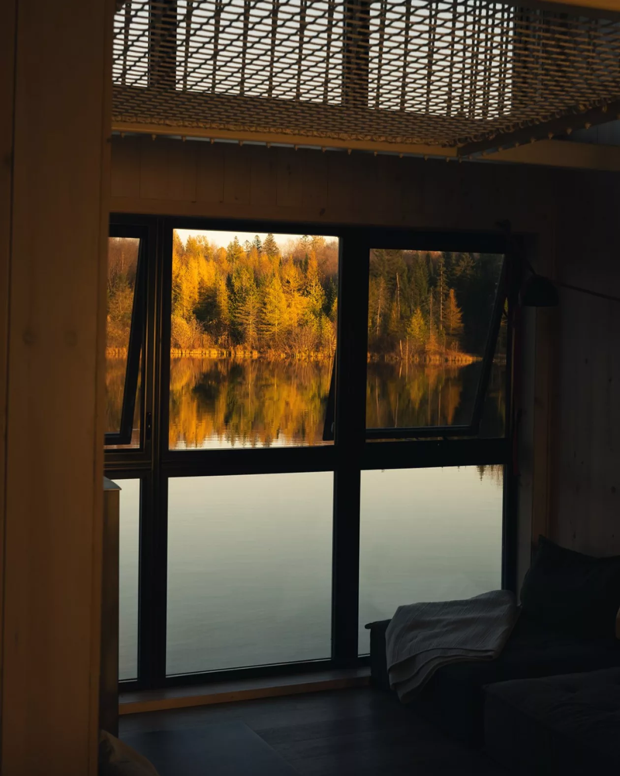 Bora Boréal Floating Serenity Amid Quebecs Wilderness 04