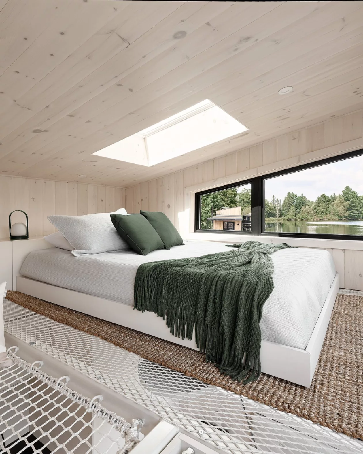 Bora Boréal Floating Serenity Amid Quebecs Wilderness 07