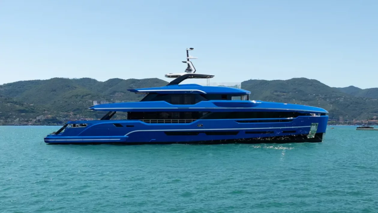 Baglietto SUI GENERIS The Deep Cobalt Jewel of the DOM133 Line 01