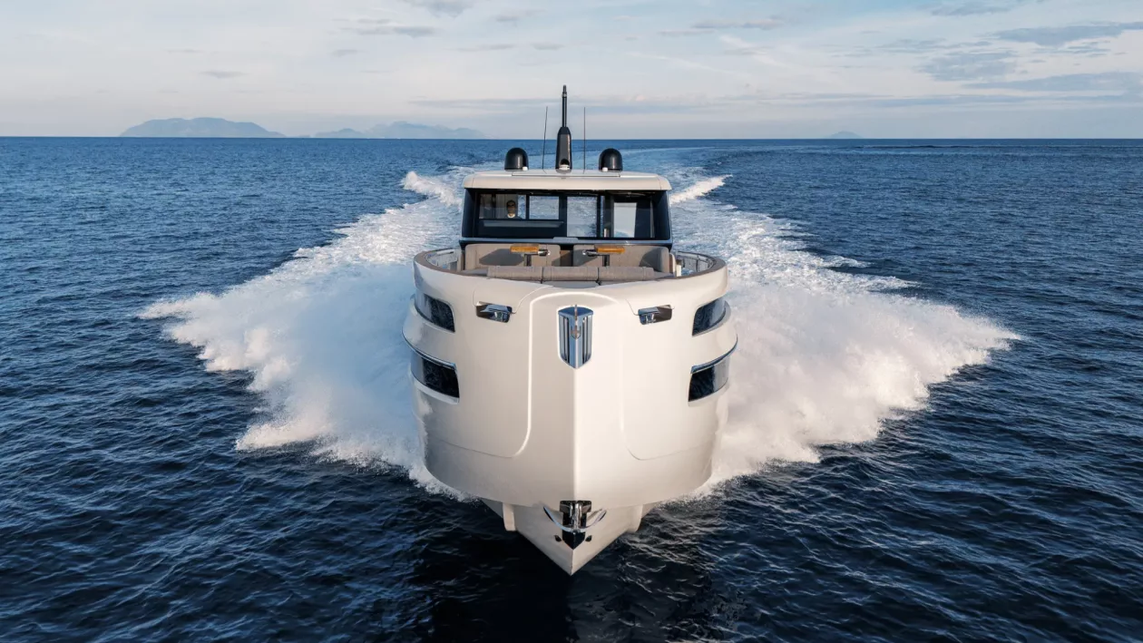 Invictus ST550 Italian Elegance Reimagined in Sea Bound Space 02
