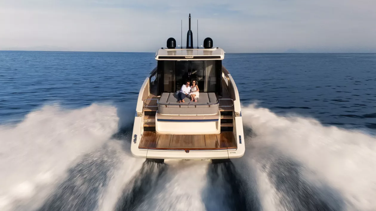 Invictus ST550 Italian Elegance Reimagined in Sea Bound Space 04