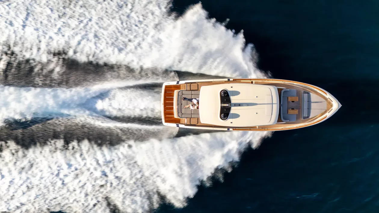 Invictus ST550 Italian Elegance Reimagined in Sea Bound Space 05