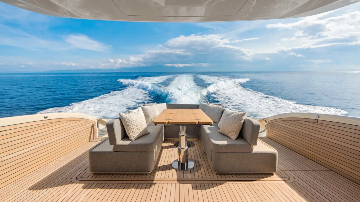 Invictus ST550 Italian Elegance Reimagined in Sea Bound Space 06