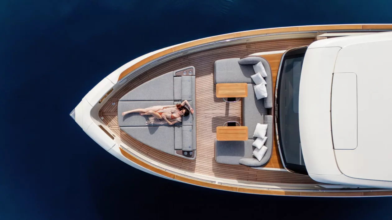 Invictus ST550 Italian Elegance Reimagined in Sea Bound Space 08