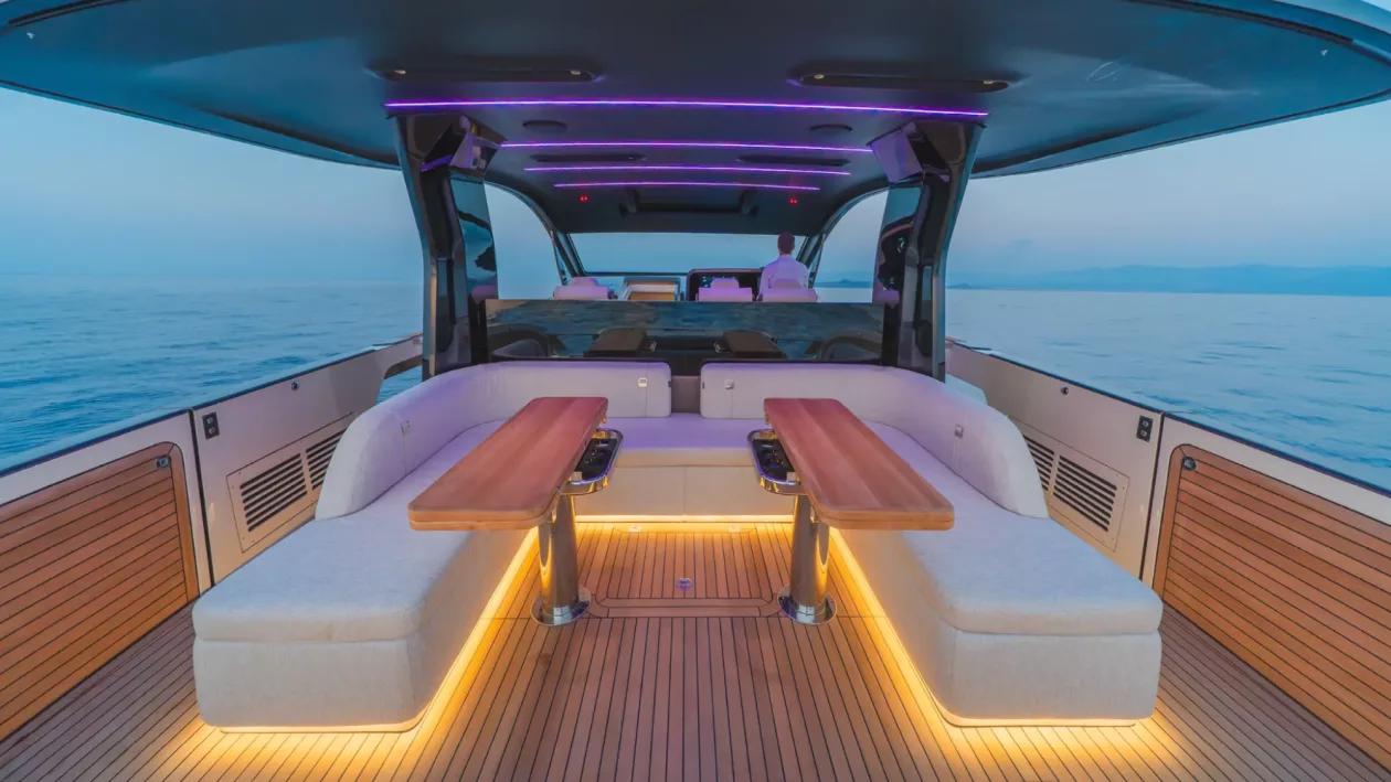 Invictus TT550 The Flagship of Refined Open Air Freedom 02