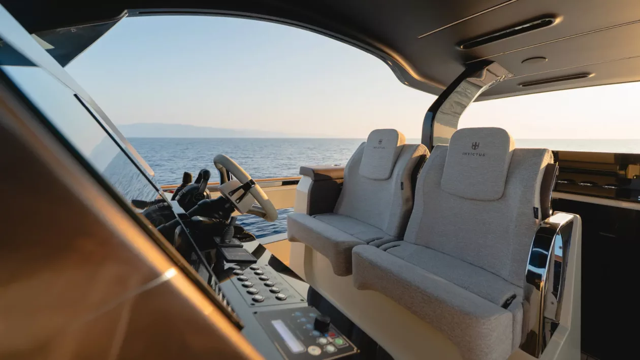Invictus TT550 The Flagship of Refined Open Air Freedom 03