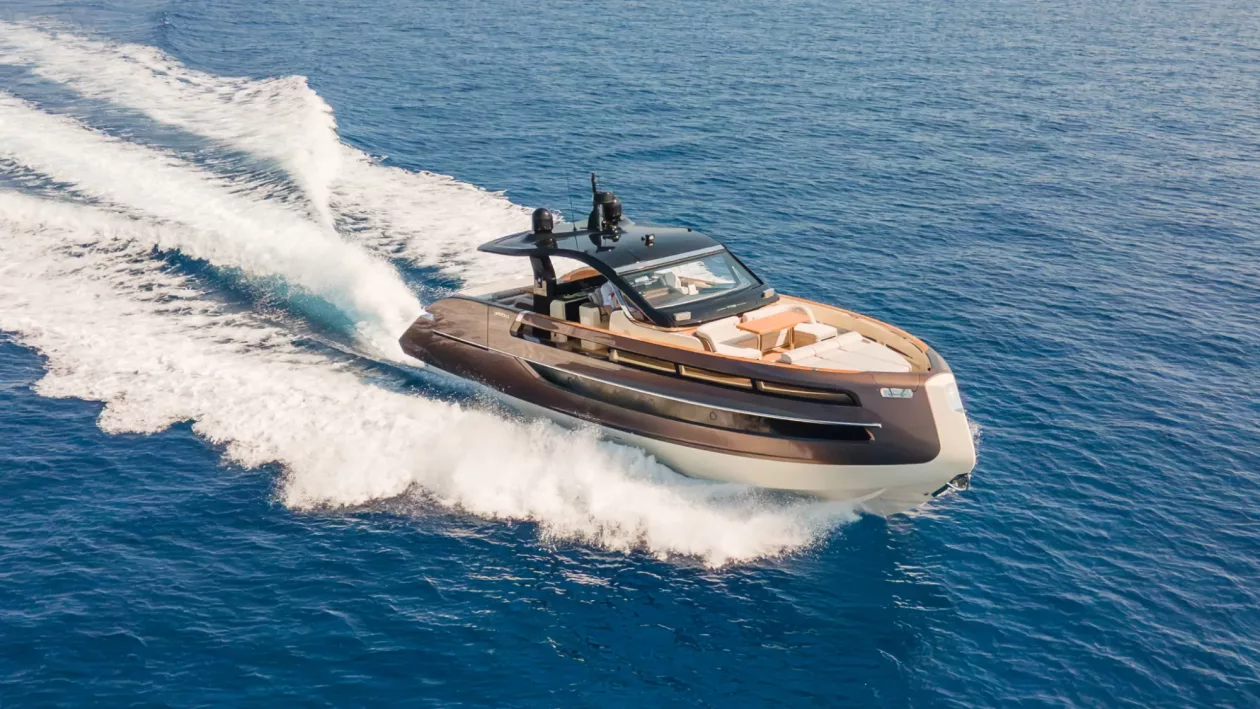 Invictus TT550 The Flagship of Refined Open Air Freedom 05