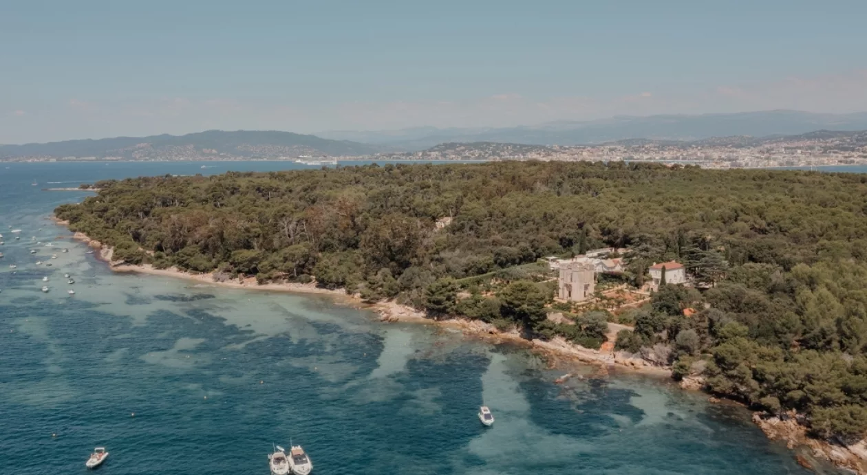 Ultima Corfu Barefoot Ionian Majesty 02