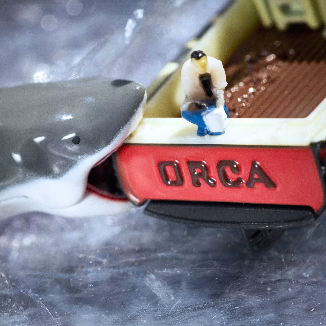 Hot Wheels x Jaws 50th Anniversary Collector Set A Legendary Encounter on Four Wheels 02
