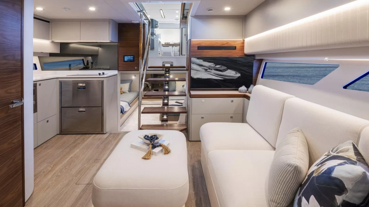 Riviera 4300 Sports Express Where Luxury Meets Adventure 07