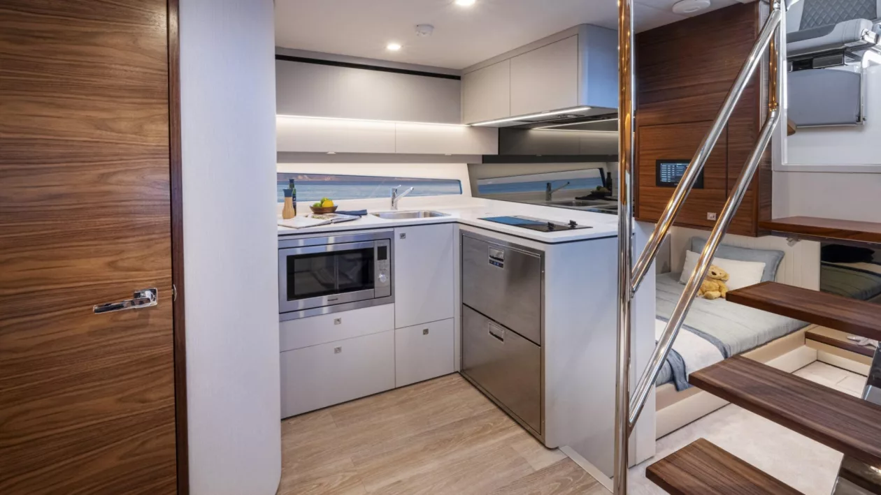 Riviera 4300 Sports Express Where Luxury Meets Adventure 06