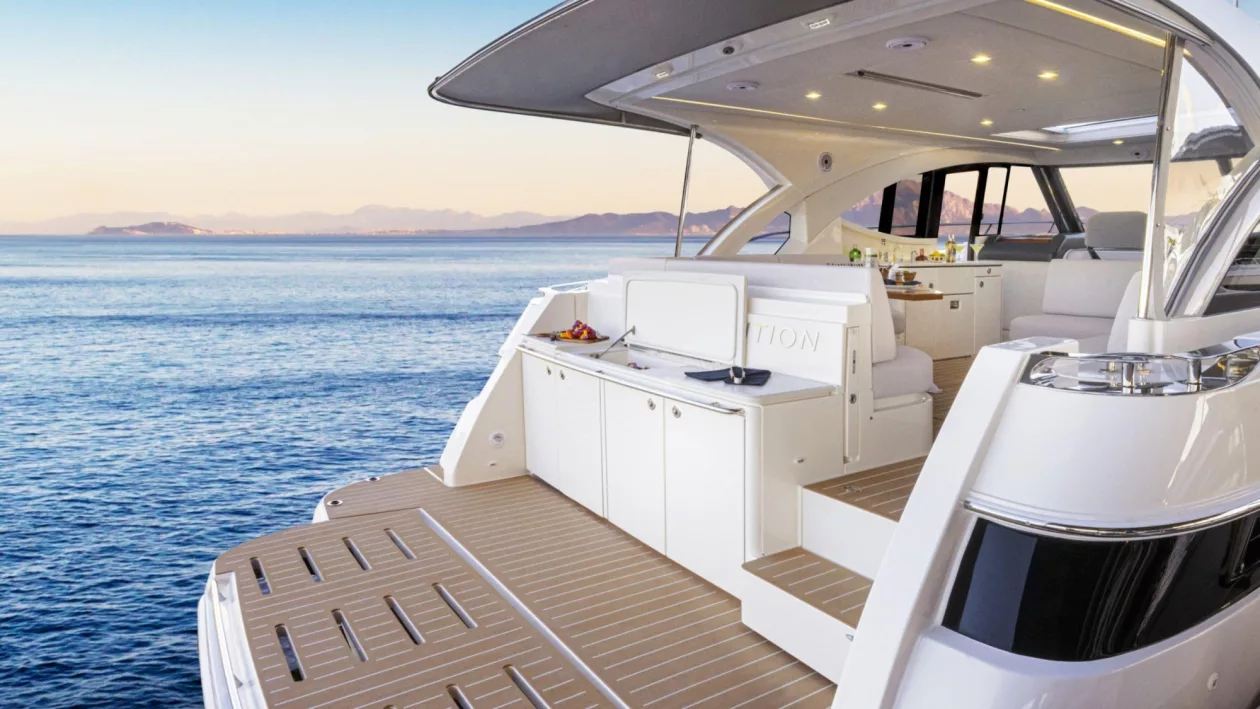 Riviera 4300 Sports Express Where Luxury Meets Adventure 02